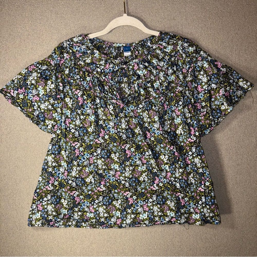 Old Navy size large blue pink Floral blouse with front cutout